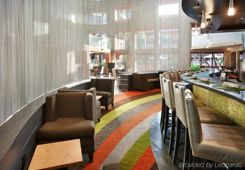 Фото Holiday Inn & Suites Phoenix Airport North, an Ihg Hotel