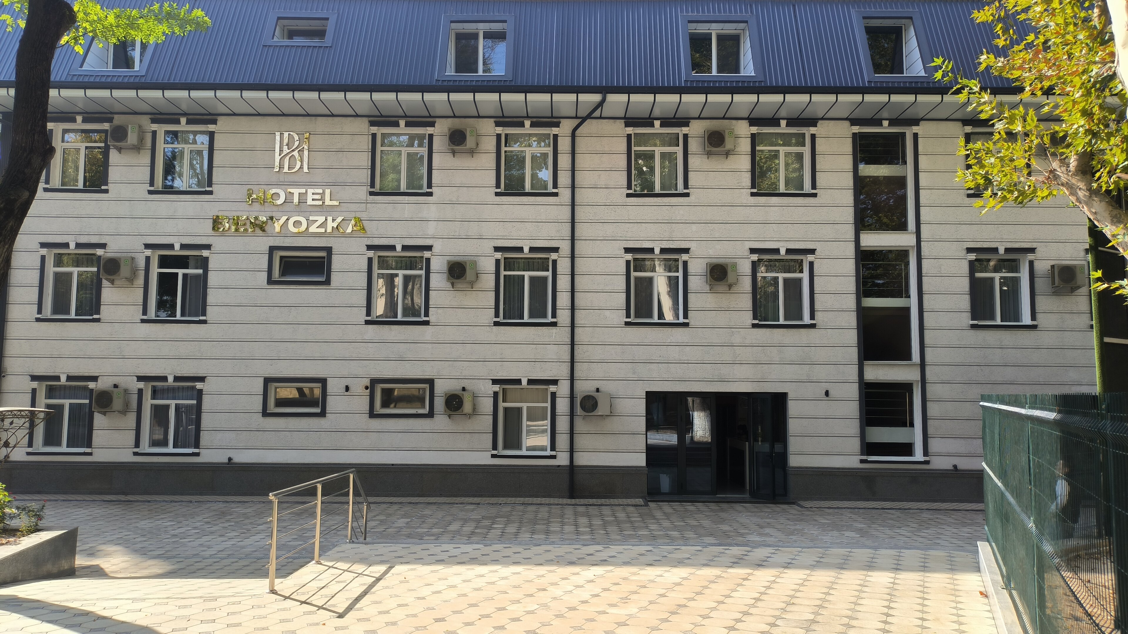 Фото отеля 1