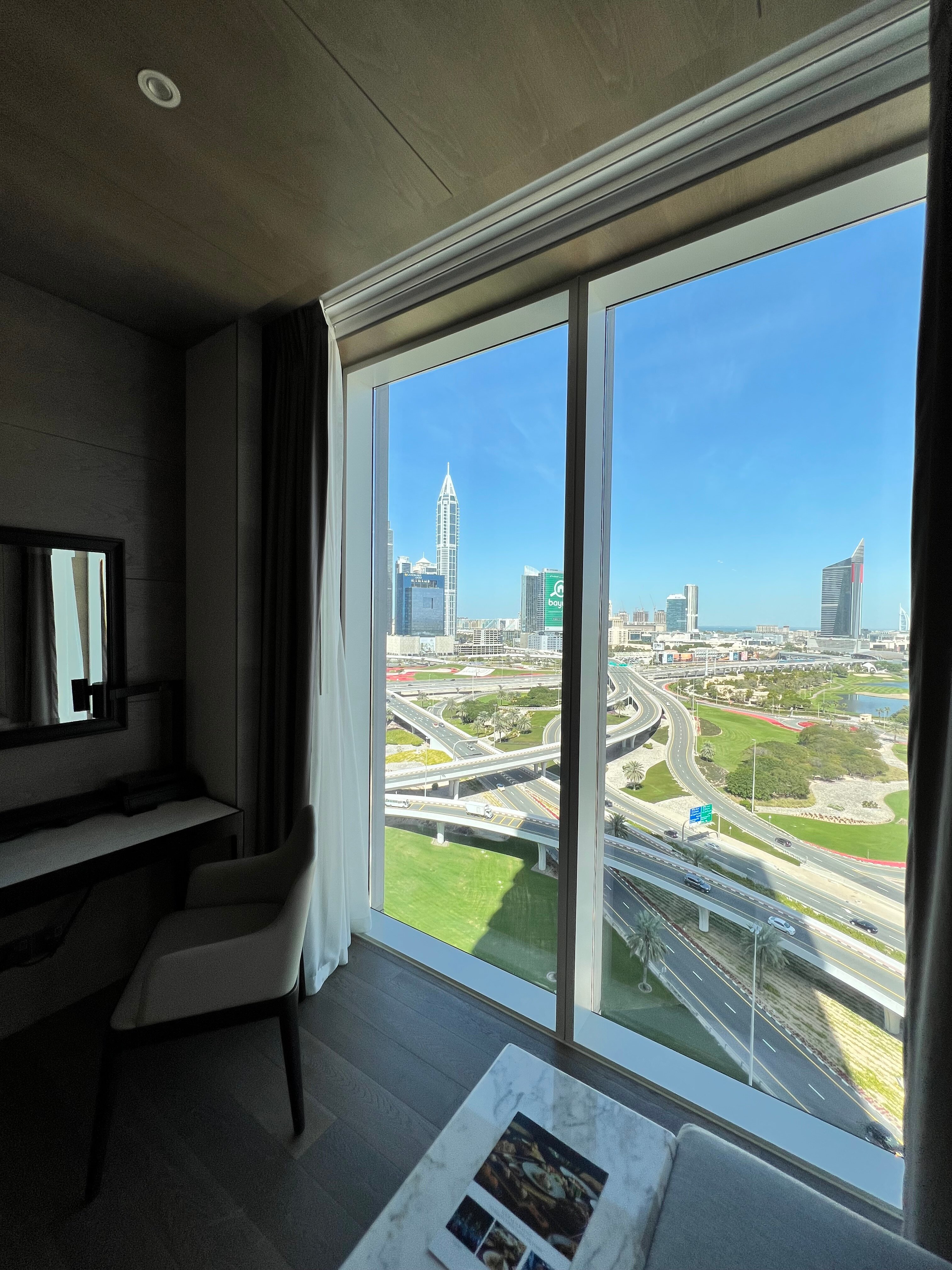 Фото Taj Jumeirah Lake Towers