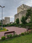 Sulu Tower Gate (İstanbul, Fatih, Topkapı Mah., Sulukule Cad.), escultura de genero