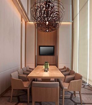 Фото Courtyard Hong Kong Sha Tin