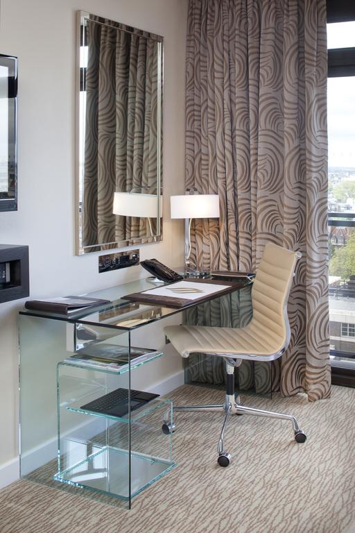 Фото Jumeirah Carlton Tower