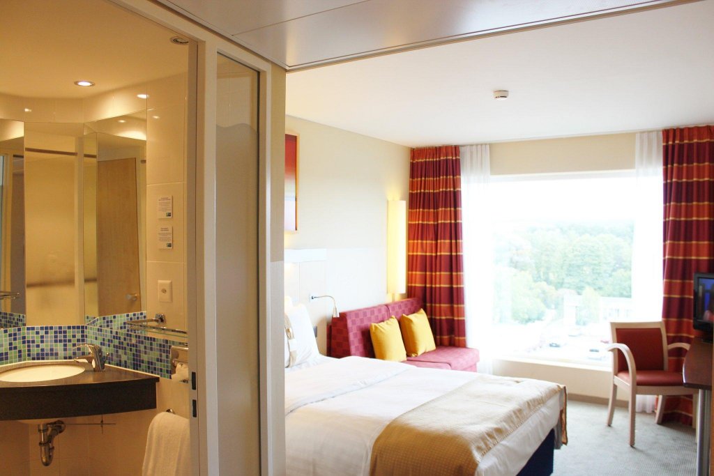 Фото Holiday Inn Express Zurich Airport, an Ihg Hotel