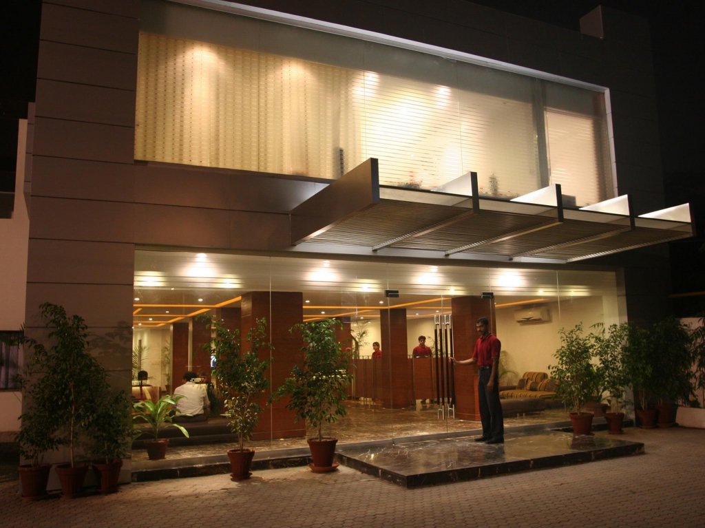 Фото Hotel One - The Mall Lahore