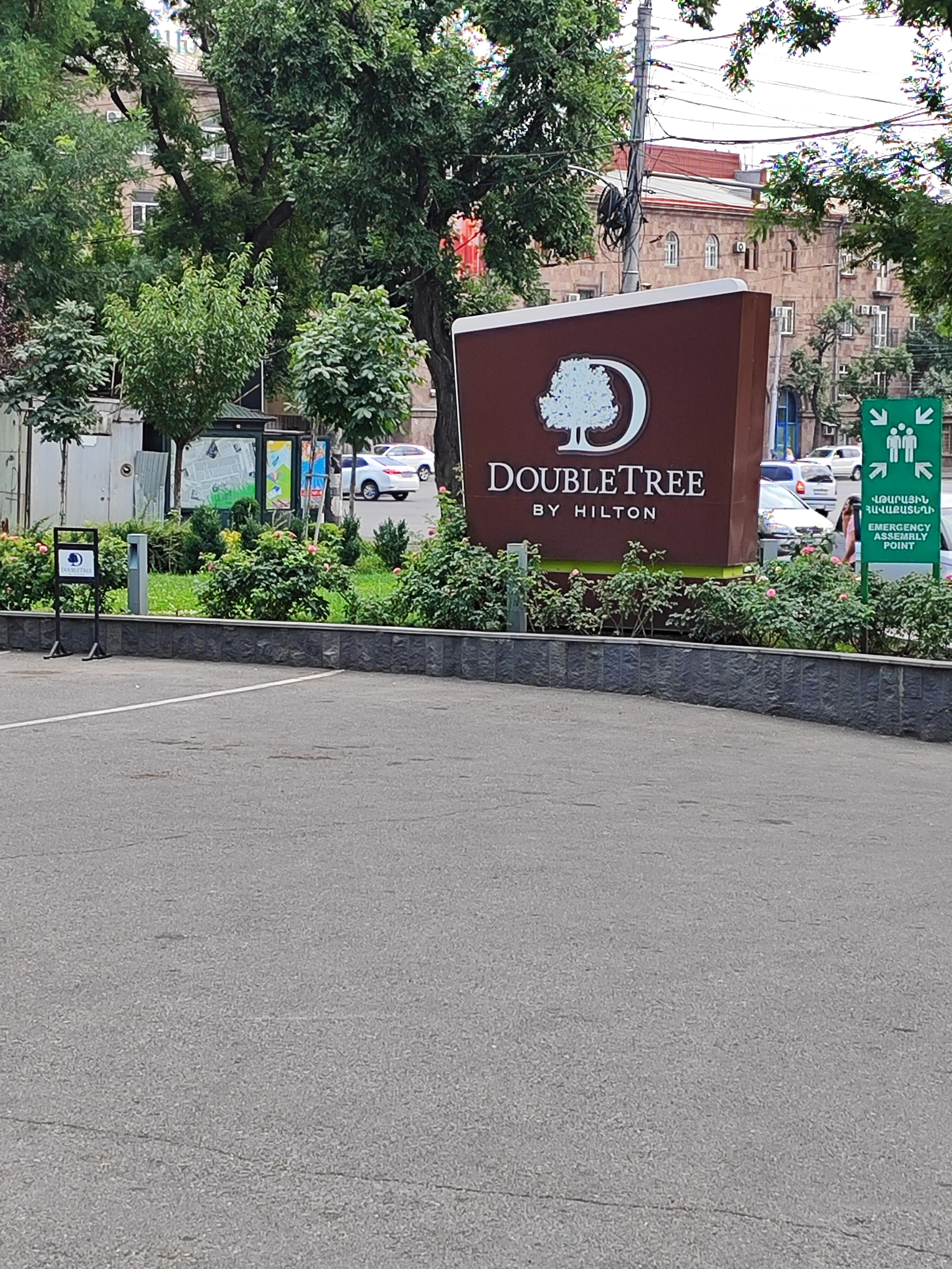Фото DoubleTree by Hilton Hotel Yerevan City Centre