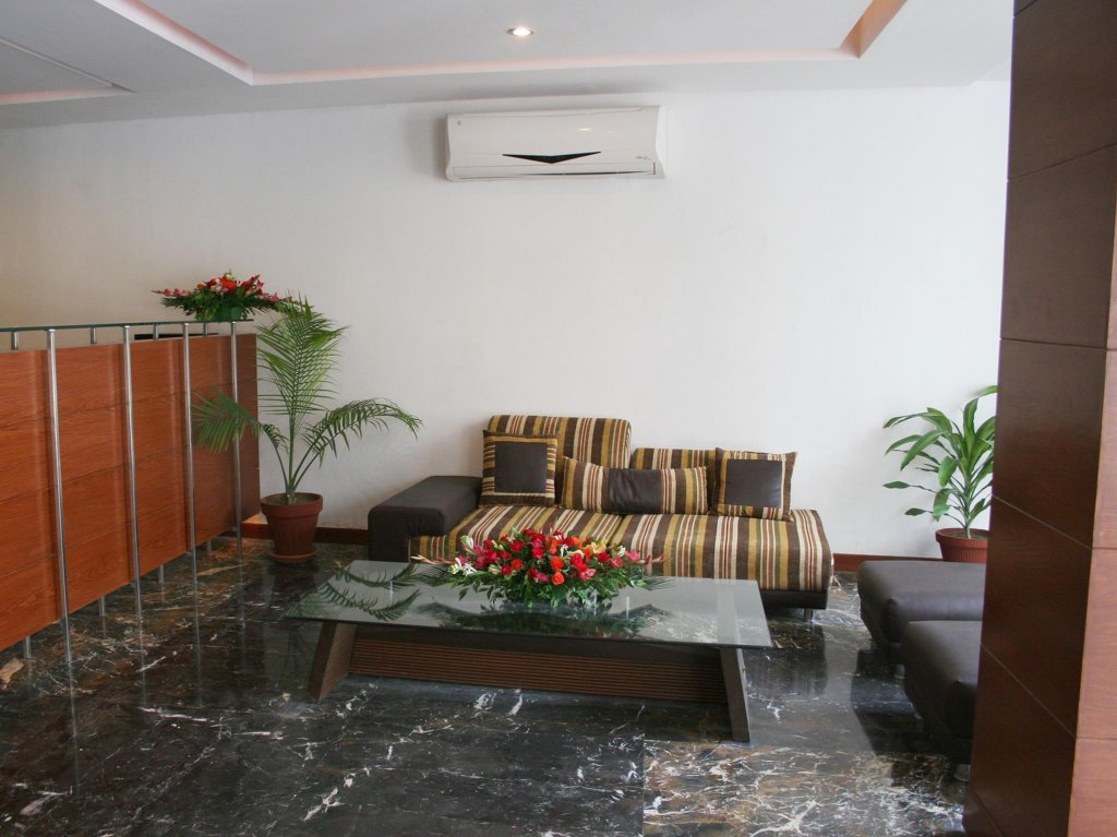 Фото Hotel One - The Mall Lahore