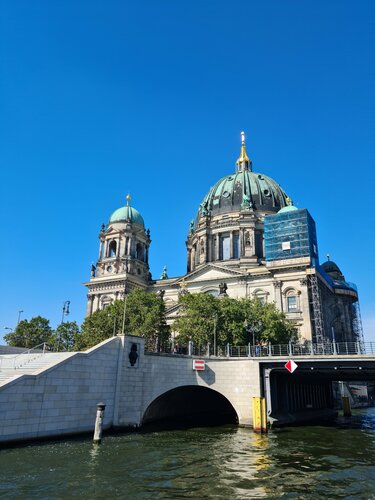 Әлем картасы бейнеленген крест тігістері – acberlin.ru сайтына кіріңіз