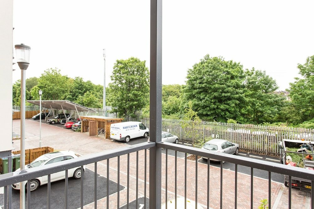 Фото Altido Lovely 1-bed Flat Near 02 Arena