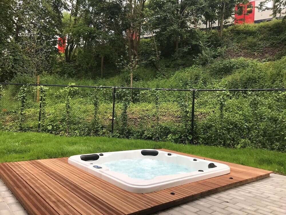 Фото Unit 1 - Stylish Smart Home with Private Parking