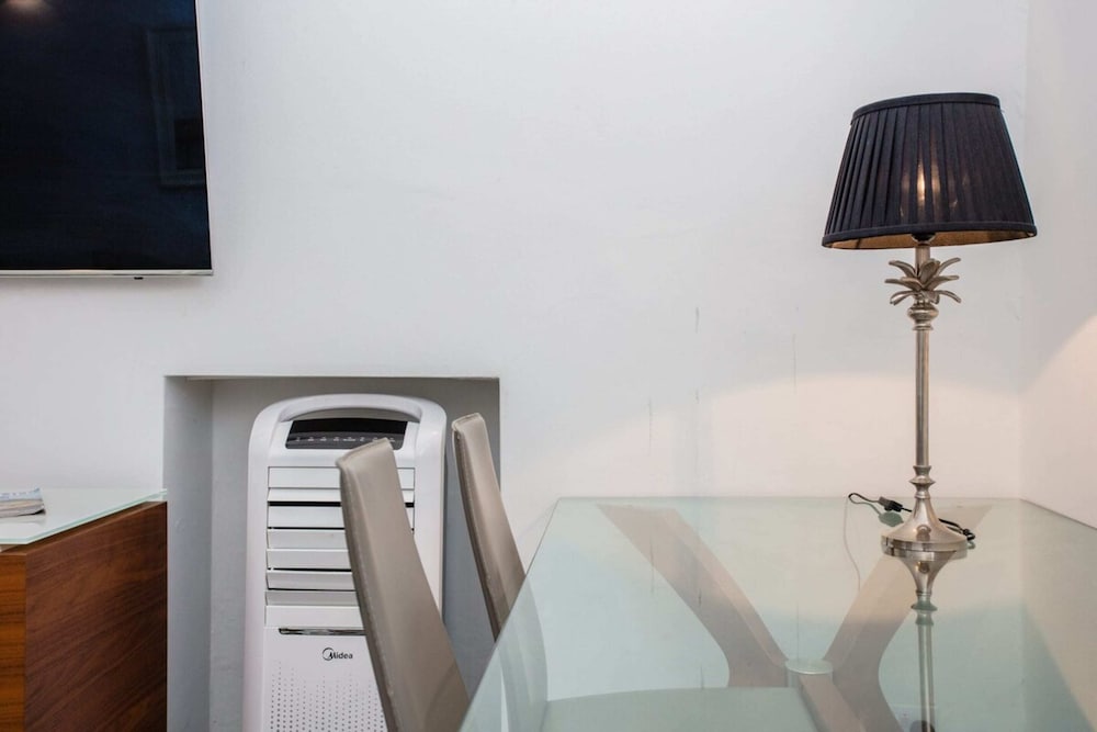 Фото Cozy 1 Bedroom Apartment near Harrods, Knightsbridge