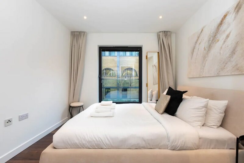 Гостиница Stylish and Central 1 Bedroom Flat in Fitzrovia в Лондоне