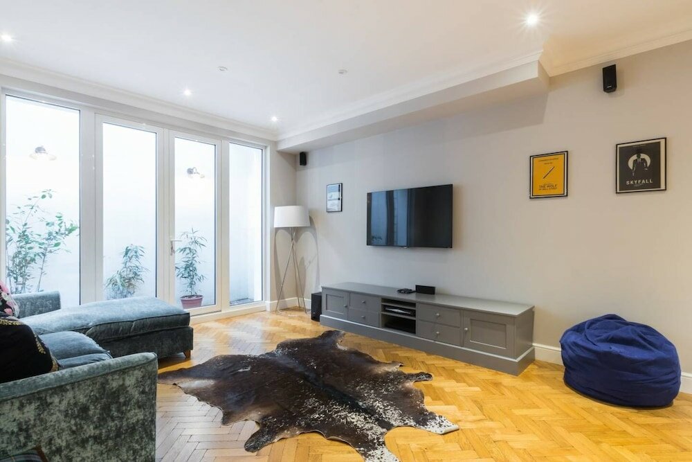 Фото Fulham 4-bed House & Garden Near Tube