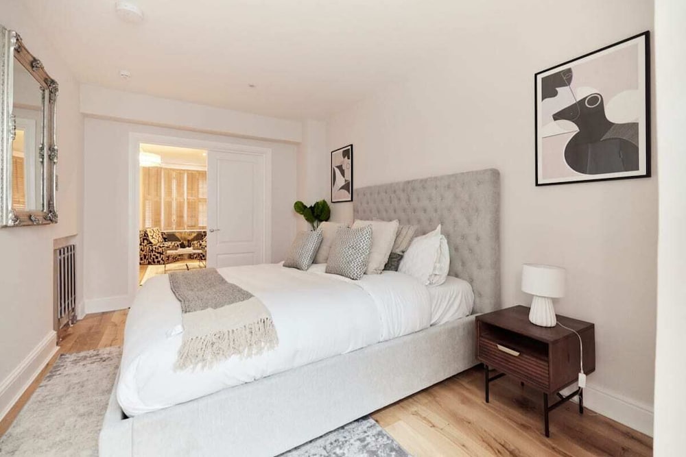 Фото The Chelsea Crib - Prestigious 3bdr House With Garden