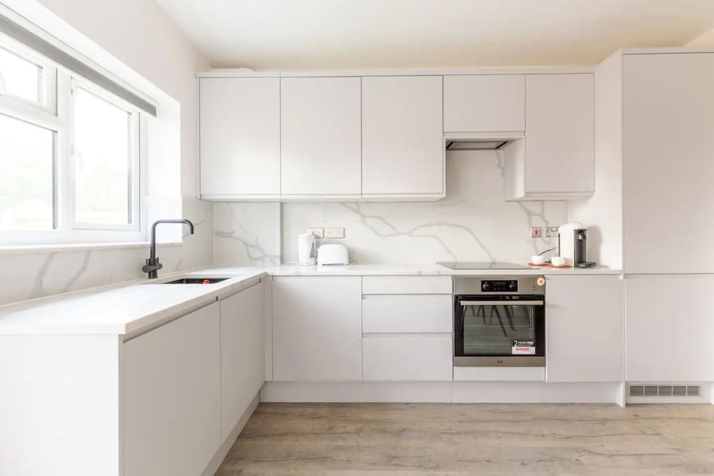 Фото Contemporary 2 Bedroom in West London