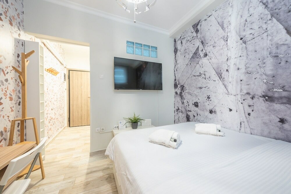 Фото Welcoming Koukaki Home by Cloudkeys