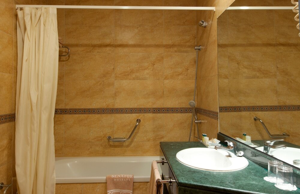 Фото Senator Cádiz SPA Hotel