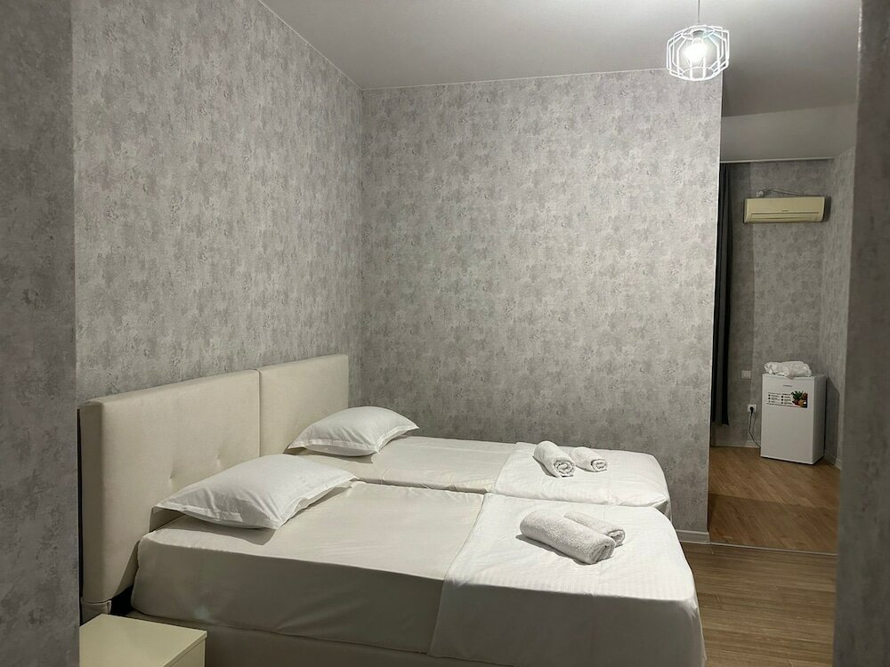 Фото Гостиница на ул. Константина Гамсахурдиа, 1