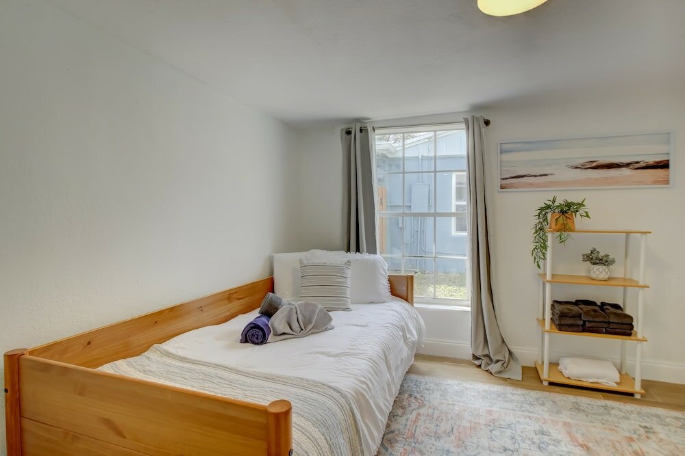 Фото Madrina's Cozy 3br-1ba Spacious Backyard