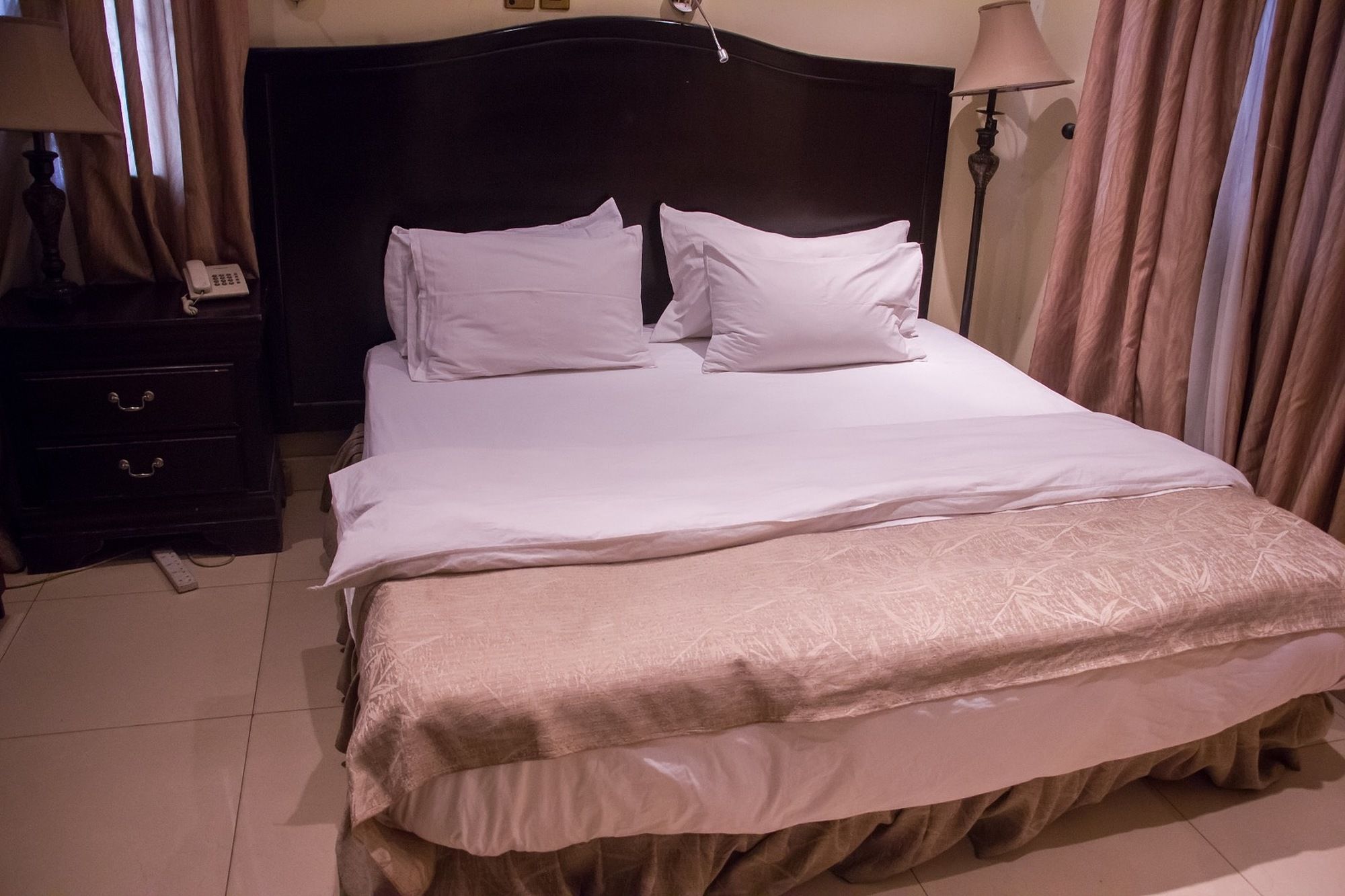 Фото Tivoli Residence & Bar