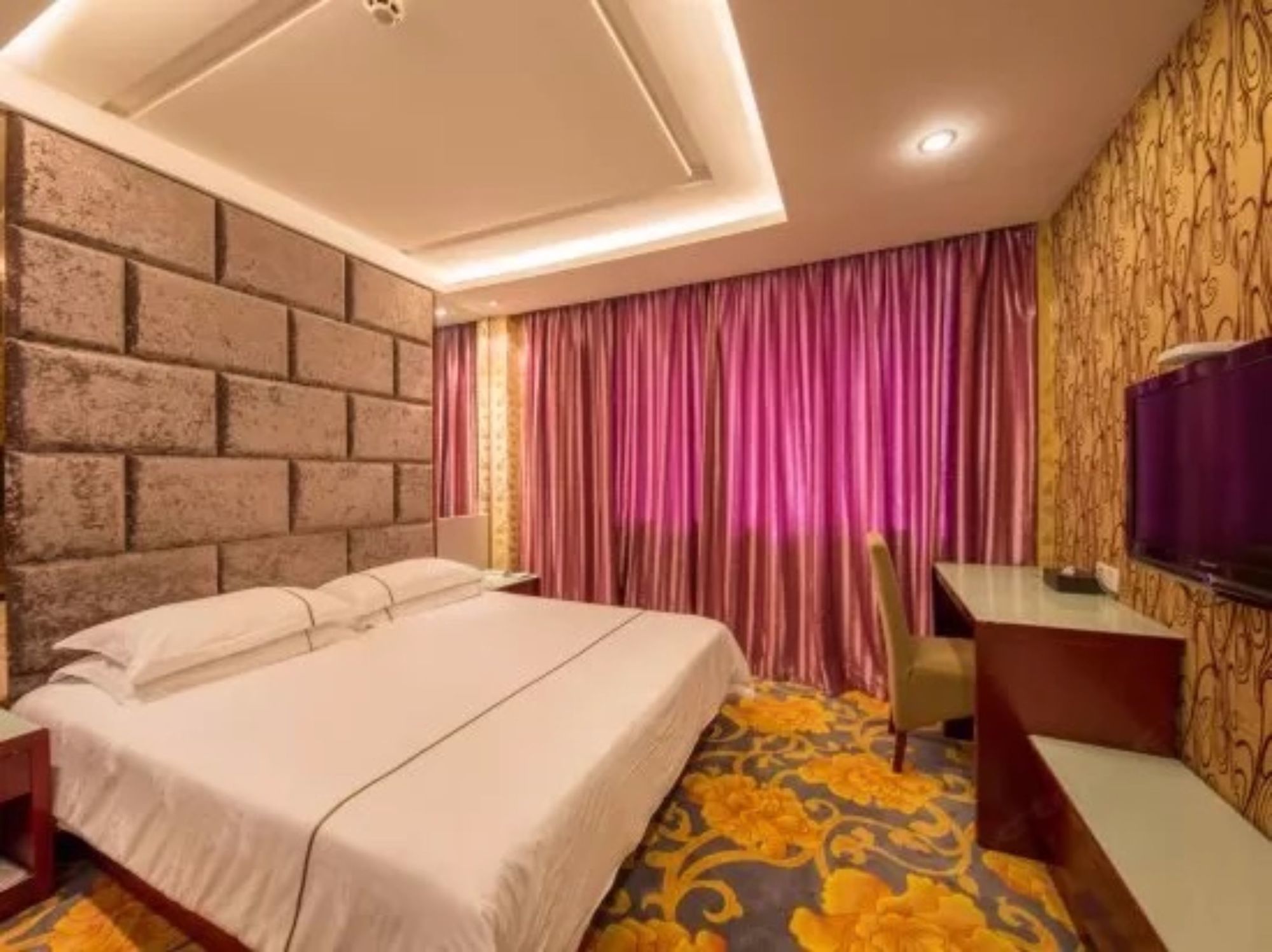 Фото Yiwu Chuzhou Hotel