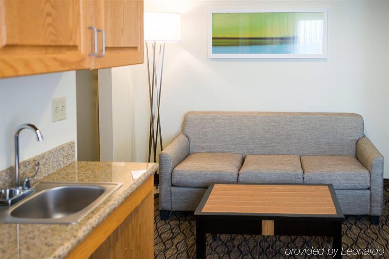 Фото Holiday Inn Express Hotel & Suites Chanhassen, an Ihg Hotel