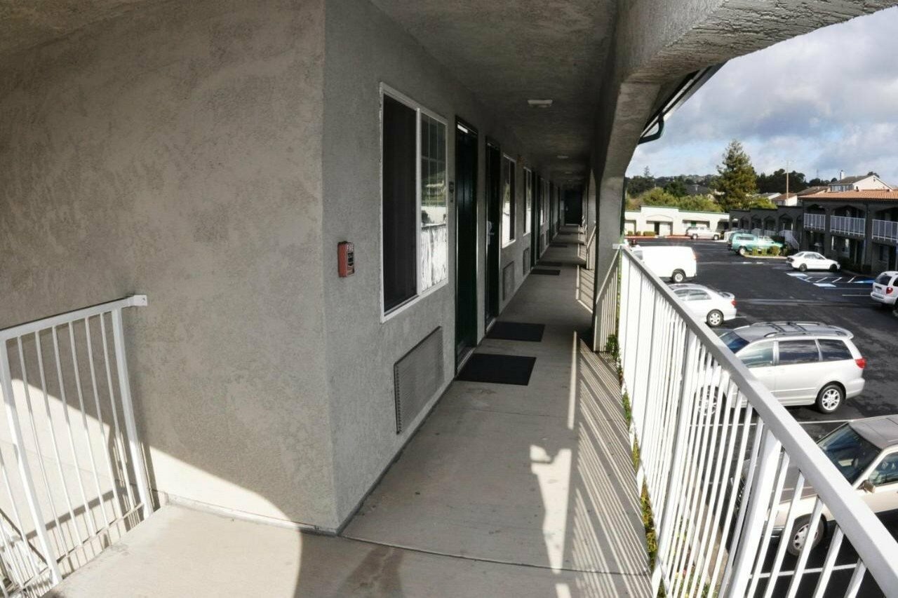 Фото SureStay Hotel by Best Western Castro Valley