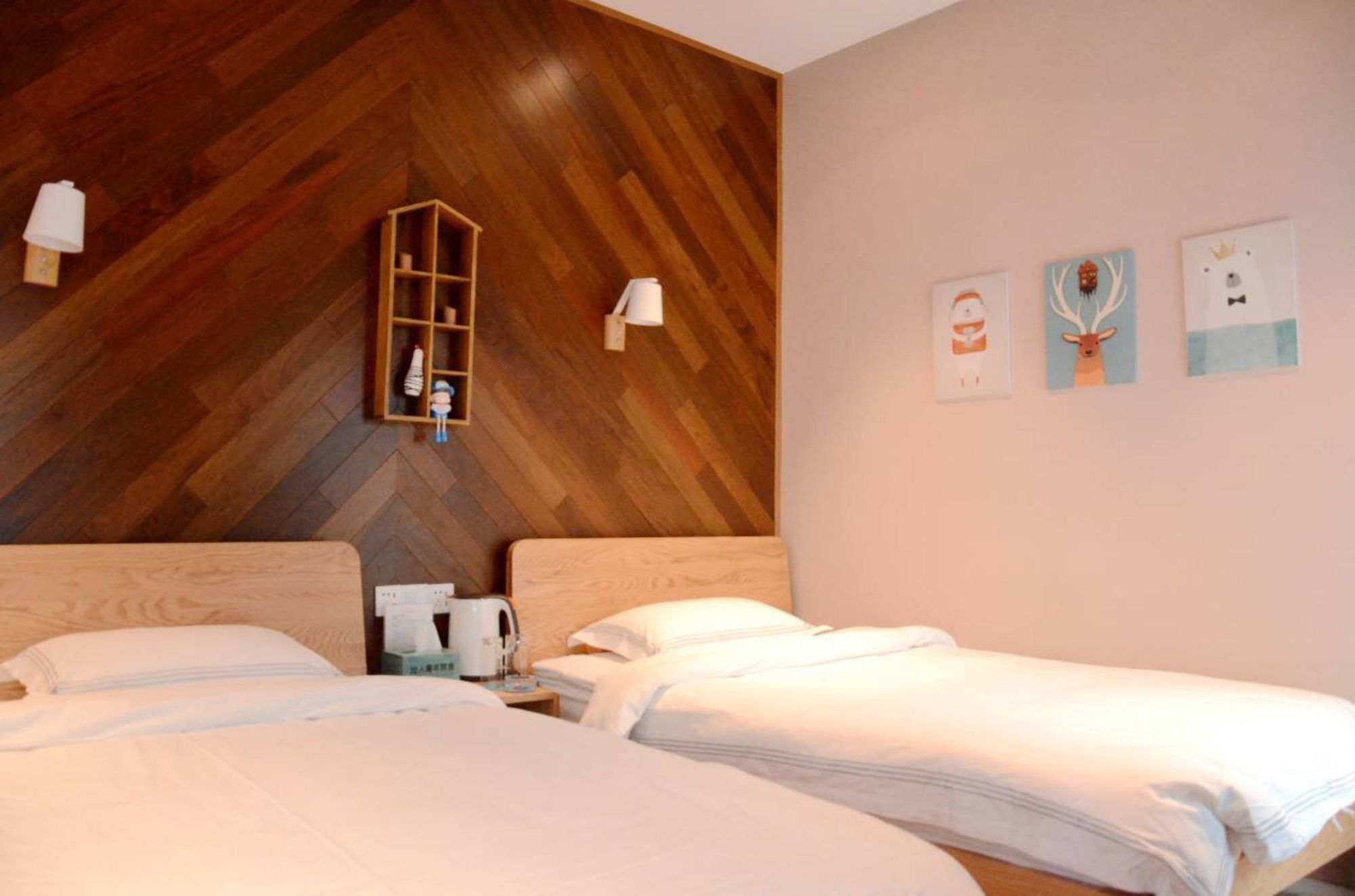 Фото J Trip Youth Hostel