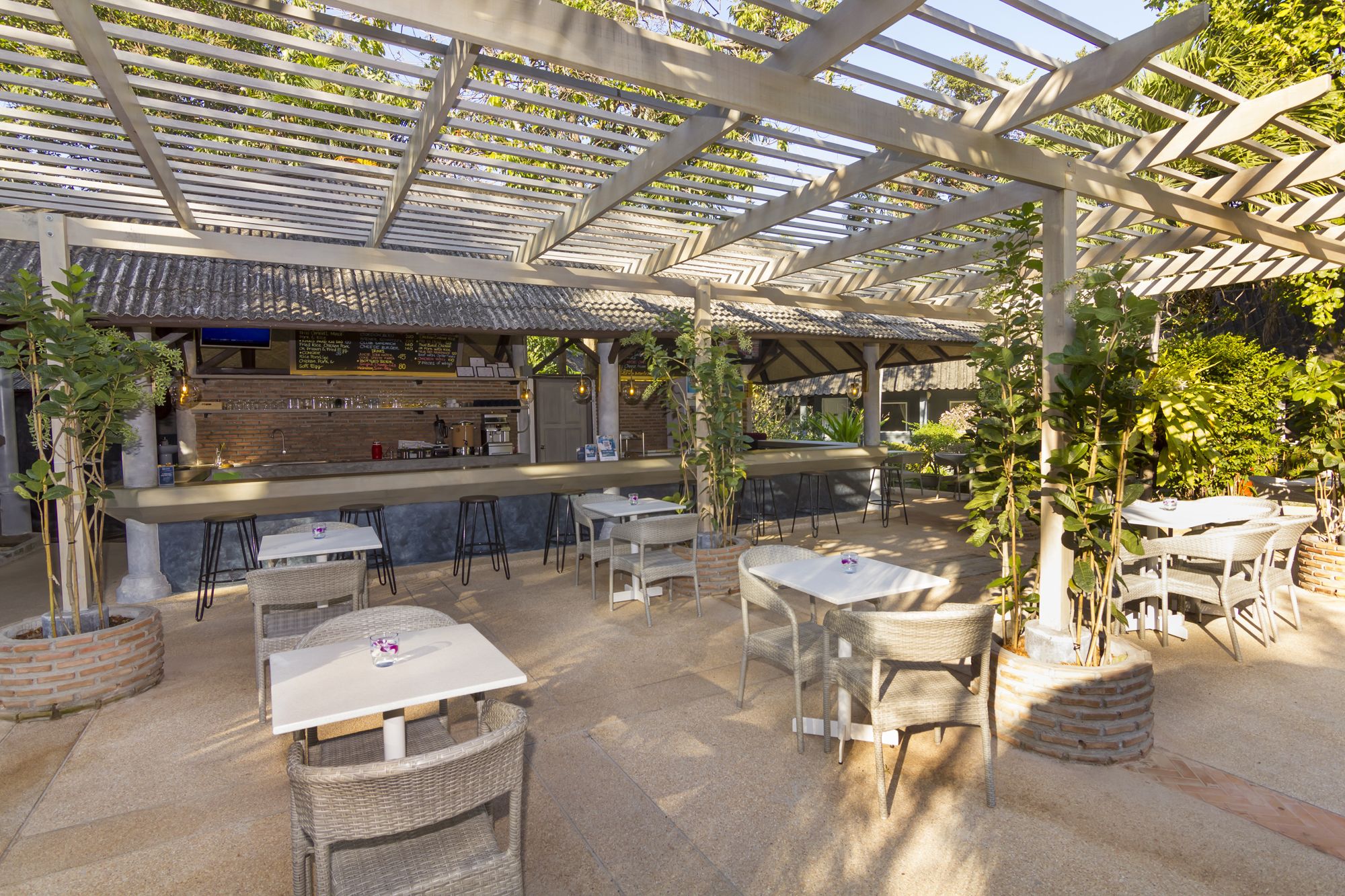 Фото Let's Hyde Pattaya Resort & Villas