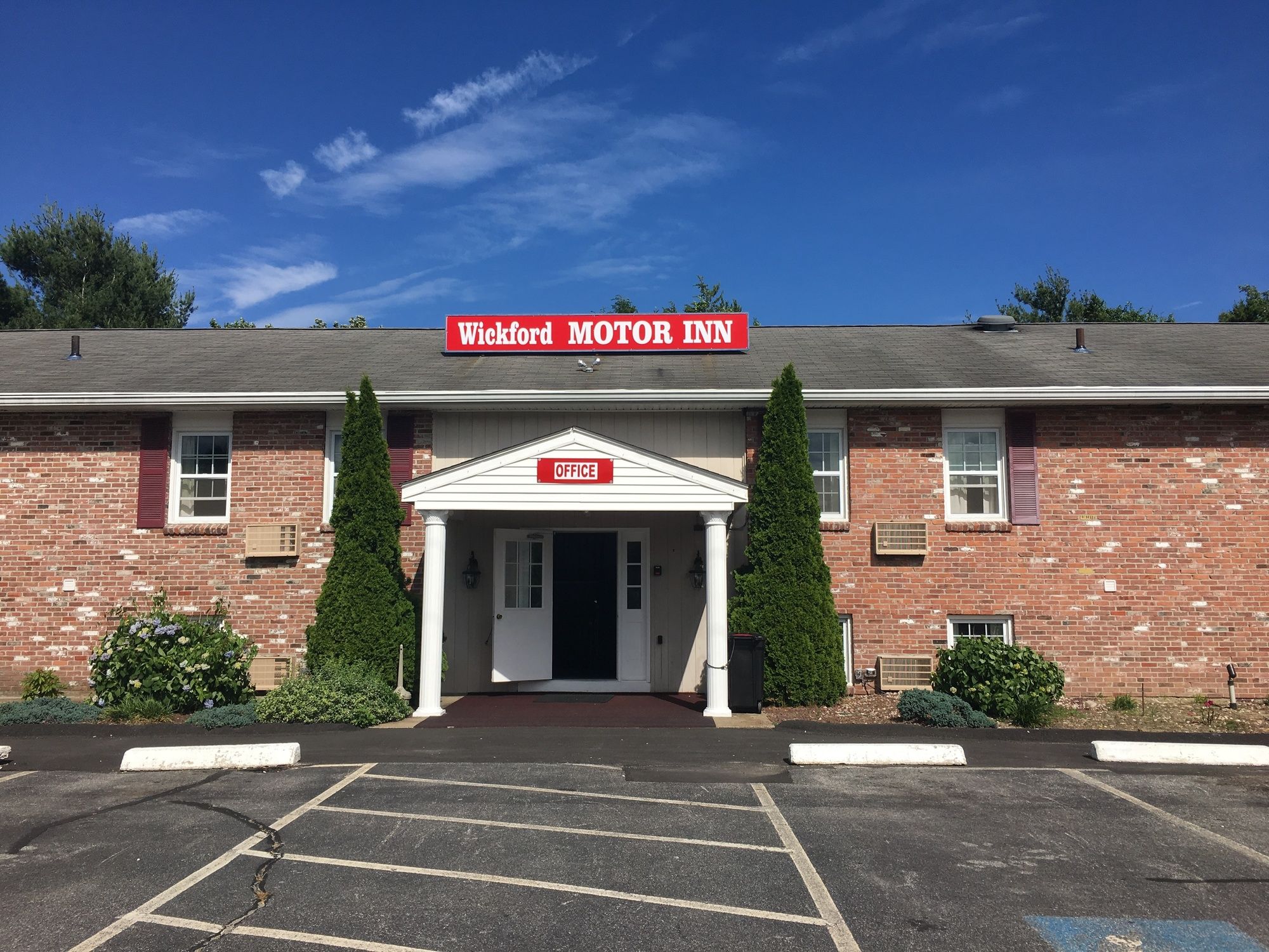 Фото Wickford Motor Inn