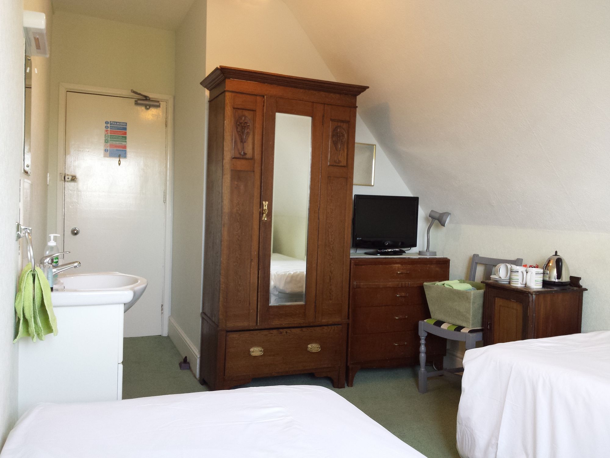 Фото The Ravensbourne Hotel