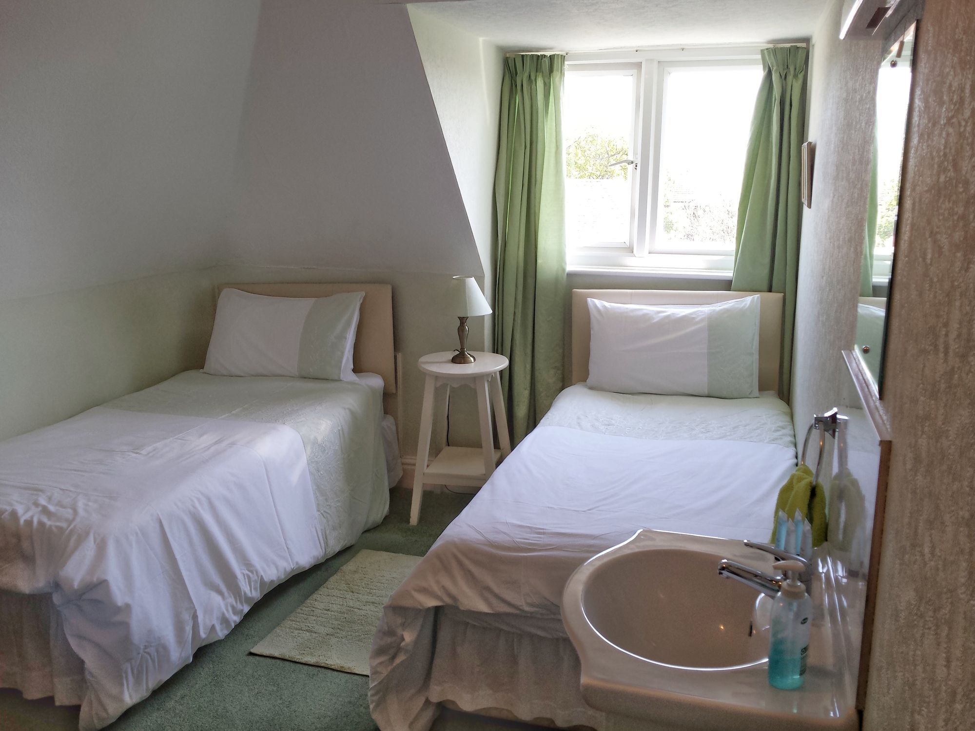 Фото The Ravensbourne Hotel