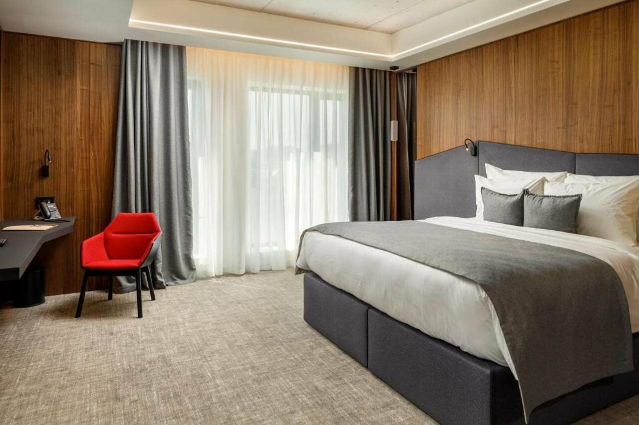 Фото Qosmo Brasov Hotel