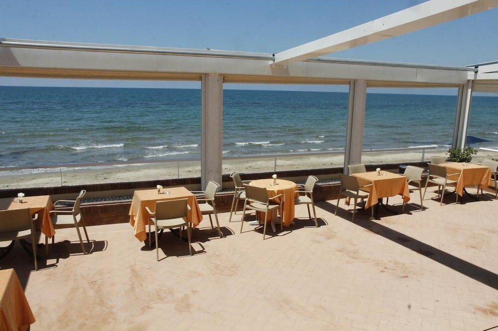 Фото Hotel La Darsena