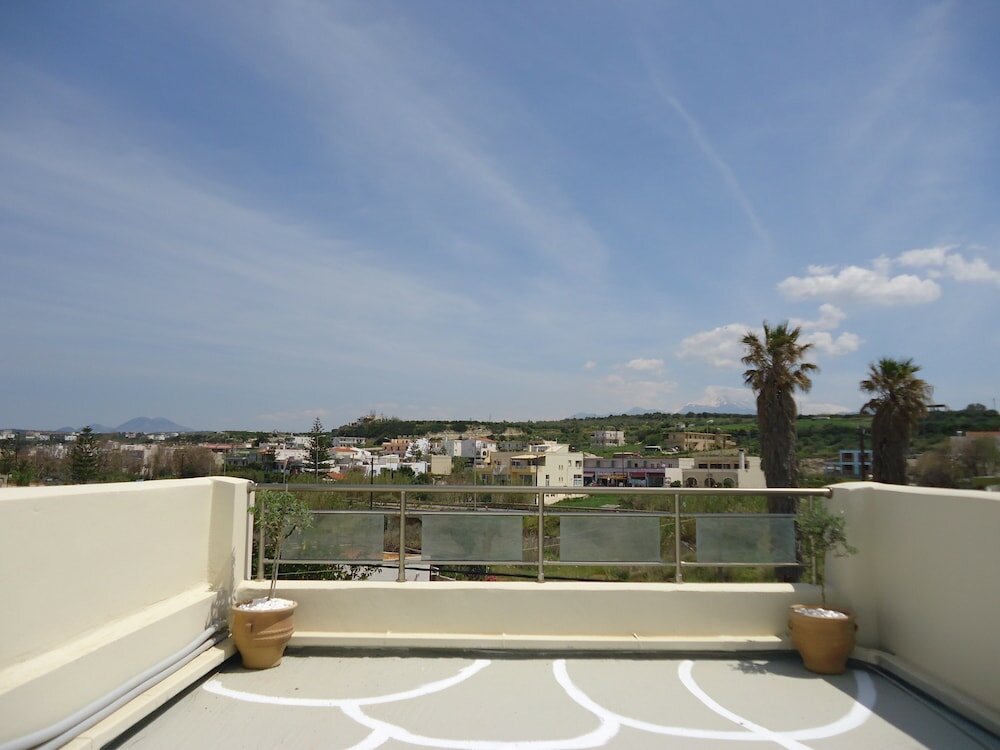 Фото Almyra Apartments