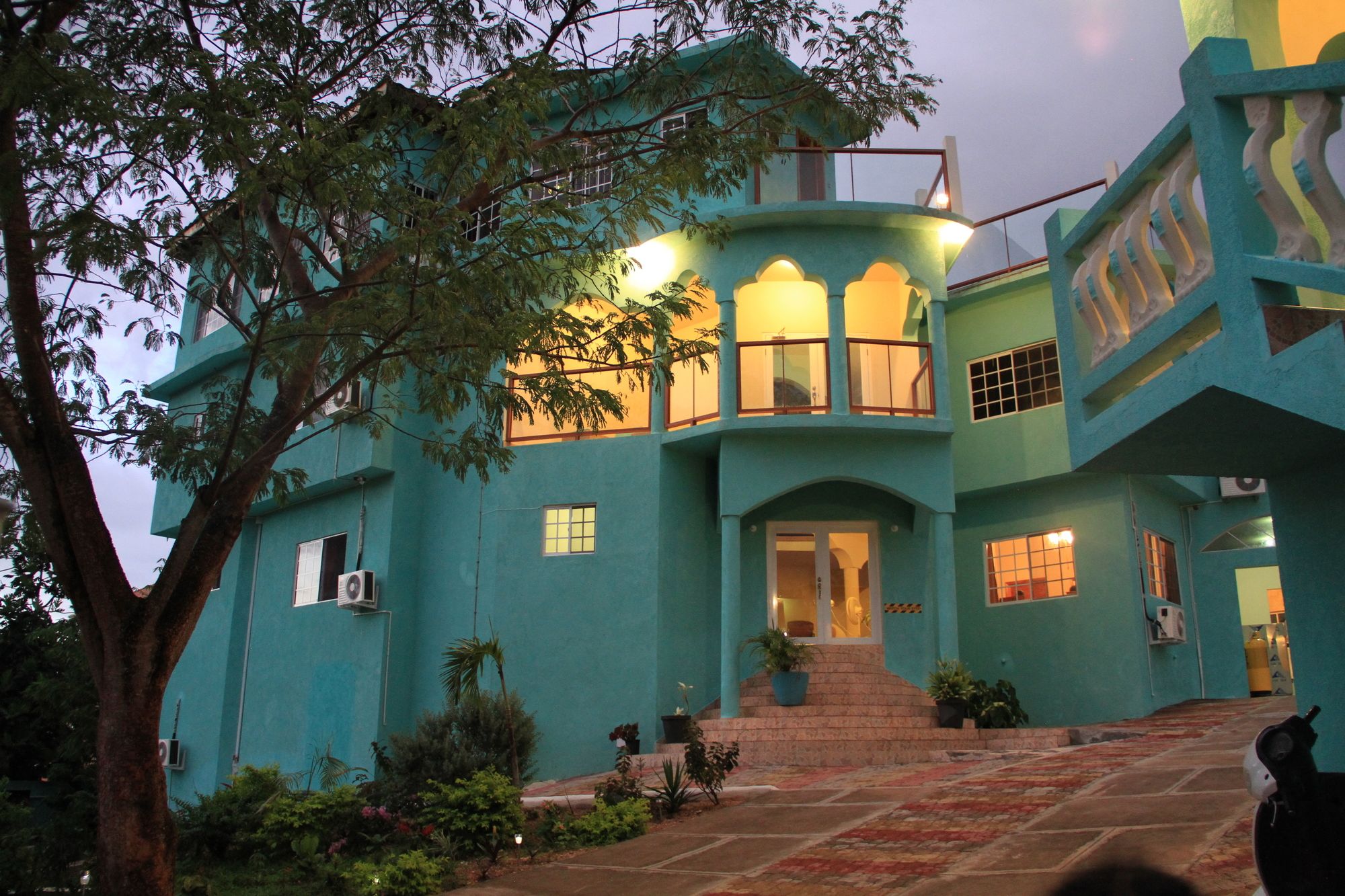 Фото Negril Sky Blue Resorts