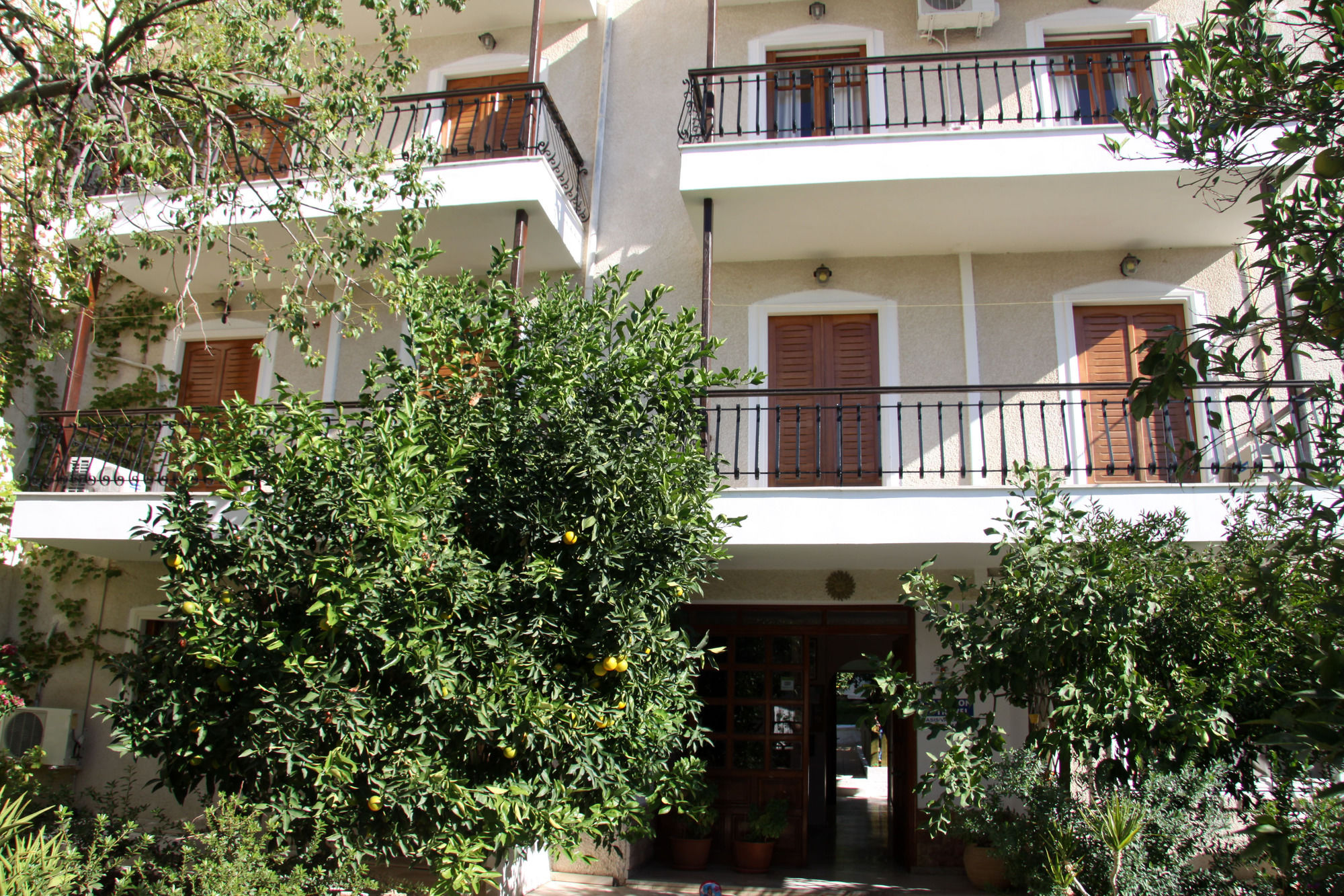 Фото Oasis Apartments