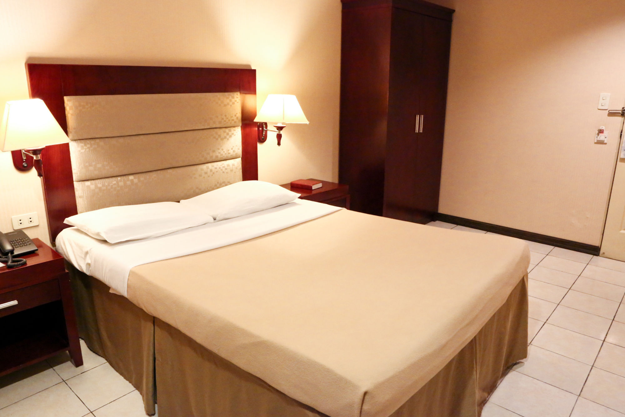 Фото Star Plaza Hotel