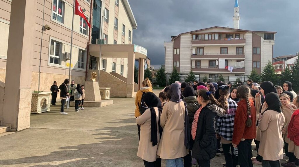 School Hamit Ozdag Imam Hatip Middle School, Derince, photo