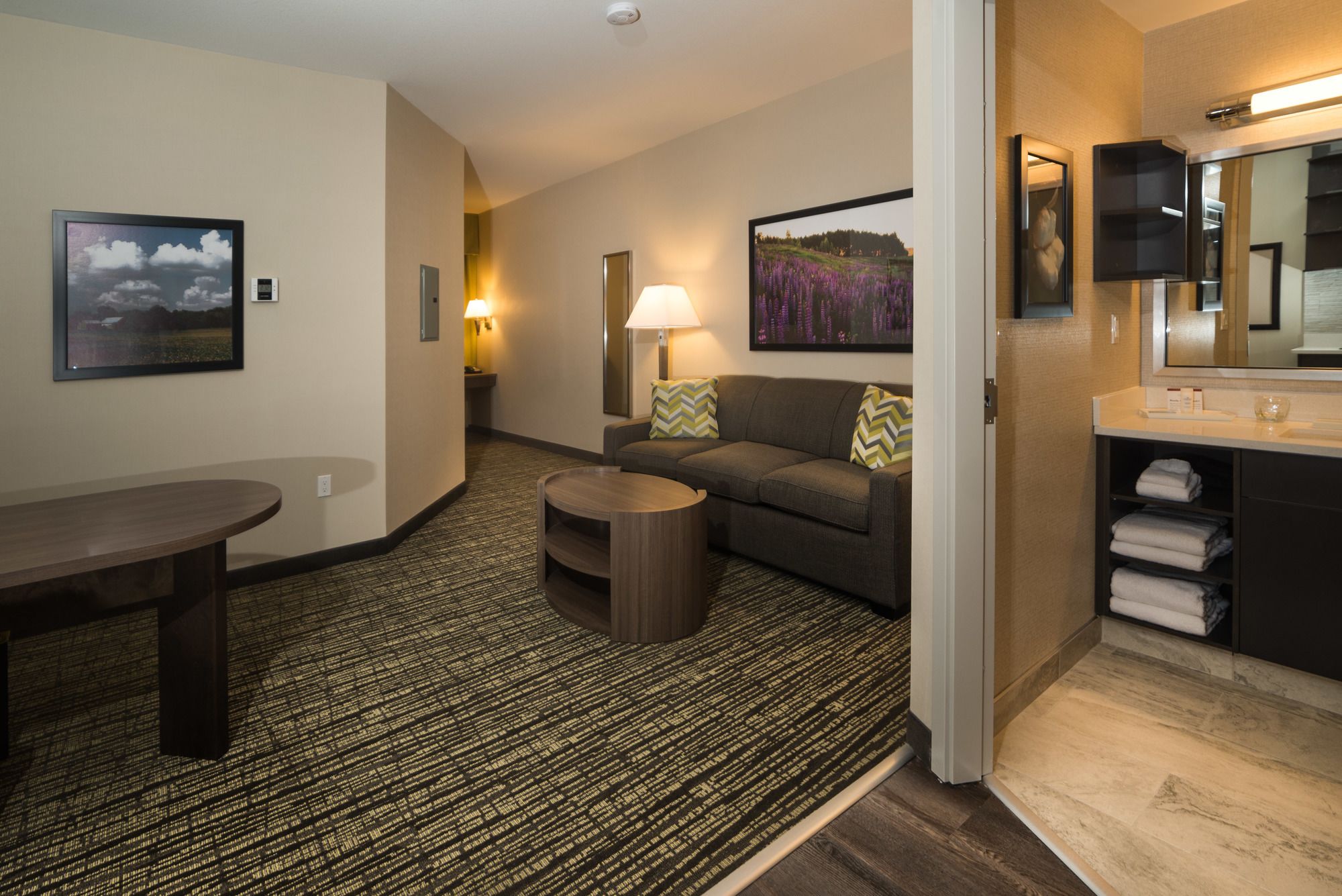 Фото Candlewood Suites West Edmonton - Mall Area, an Ihg Hotel