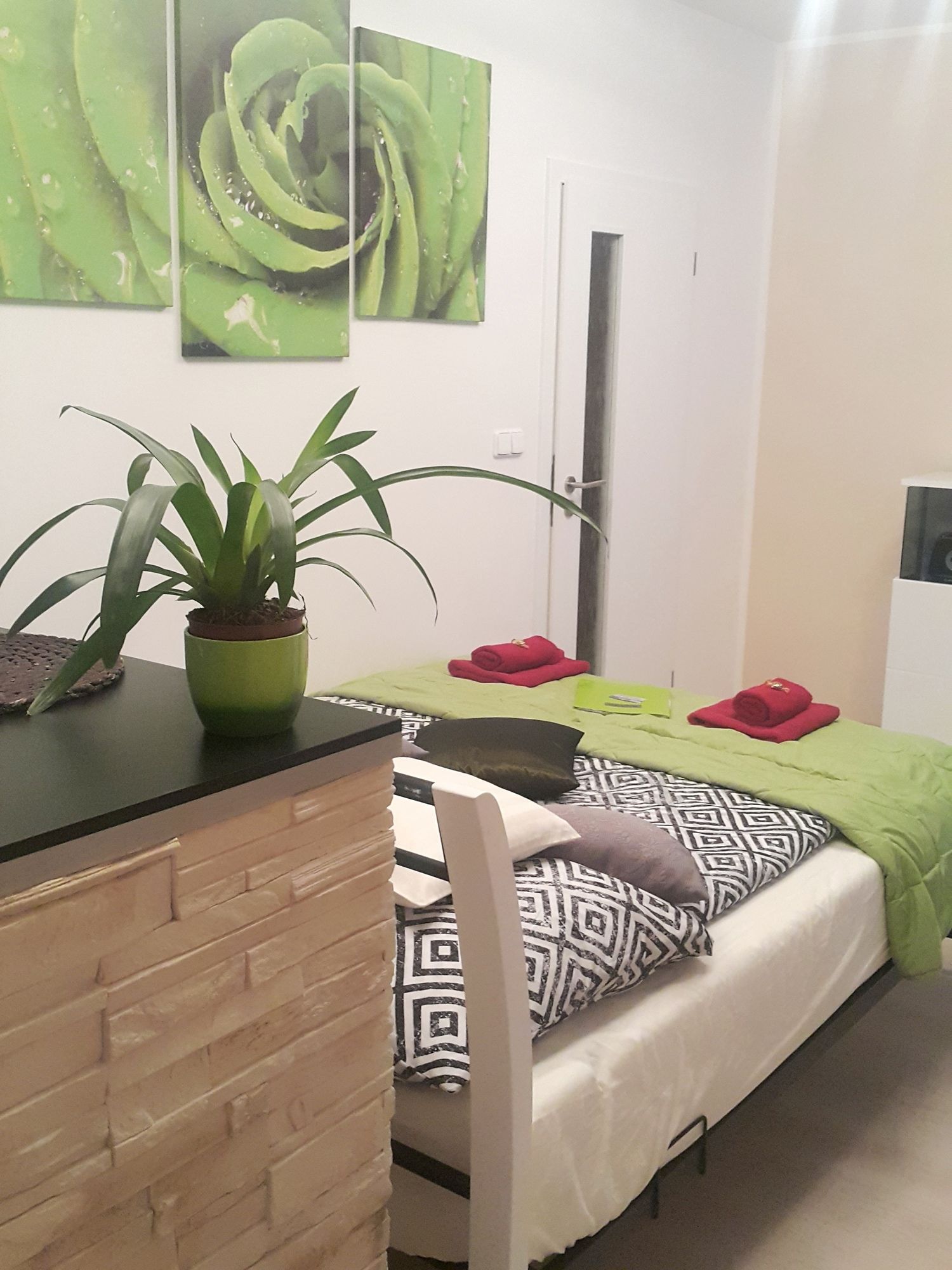 Фото Bastien Studio near Airport