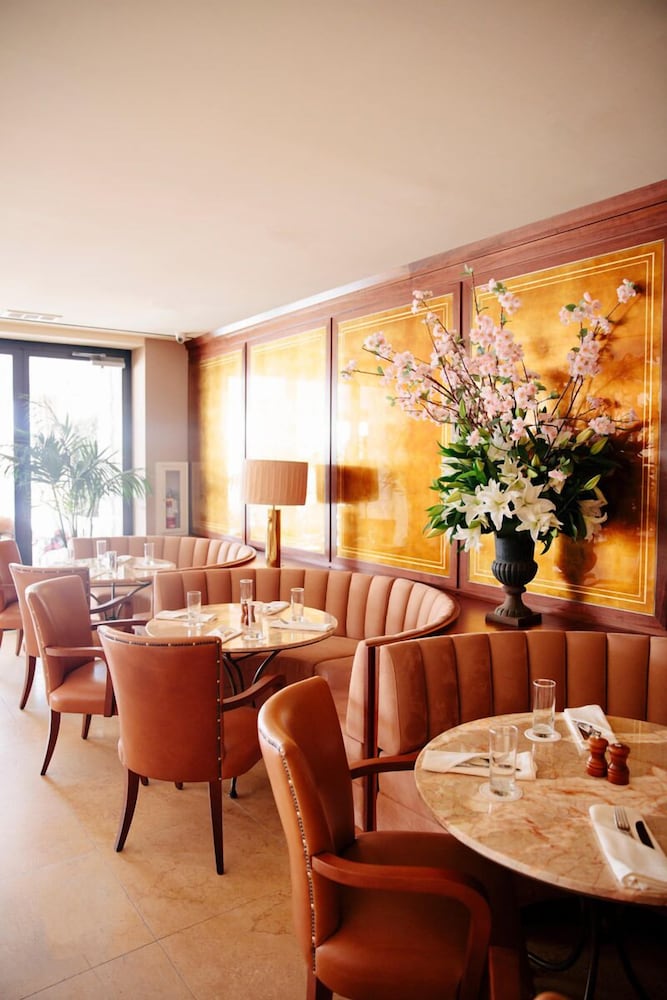 Фото Sunset Tower Hotel