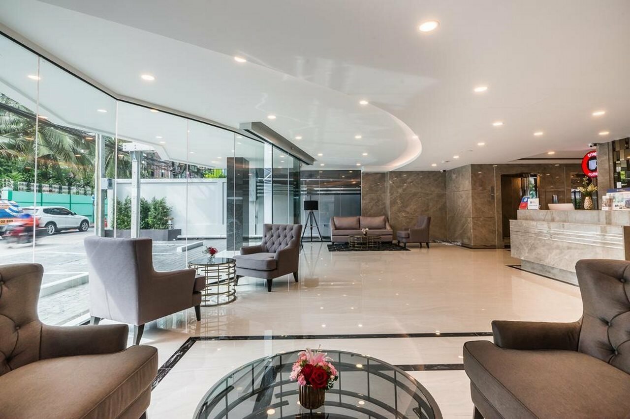 Фото Surestay Plus Hotel by Best Western Sukhumvit 2