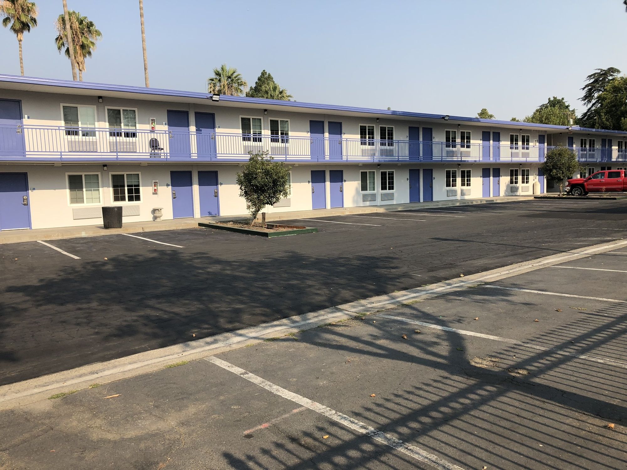 Фото SureStay Plus Hotel by Best Western Sacramento Cal Expo