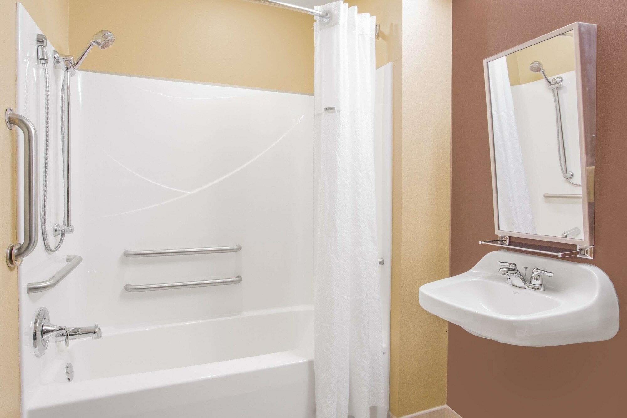 Фото SureStay Plus Hotel by Best Western Buckhannon