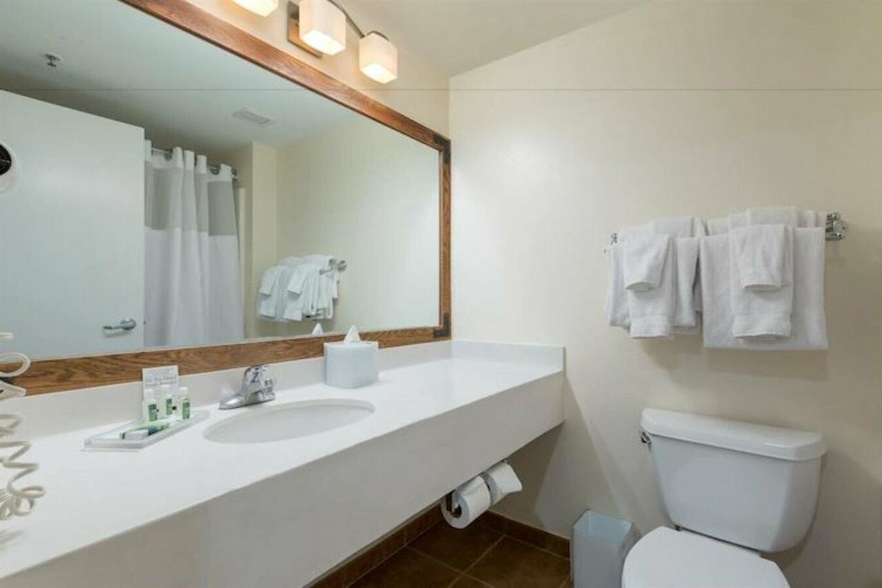 Фото Silverton Casino Lodge - Newly Renovated