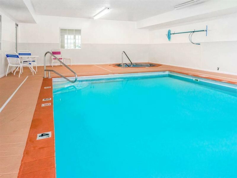 Фото Microtel Inn & Suites by Wyndham Lincoln