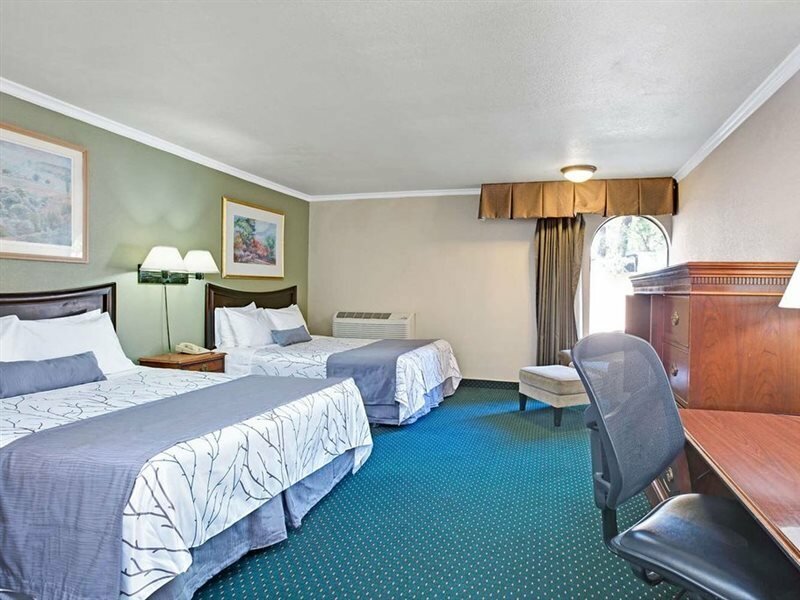 Фото Days Inn by Wyndham San Jose