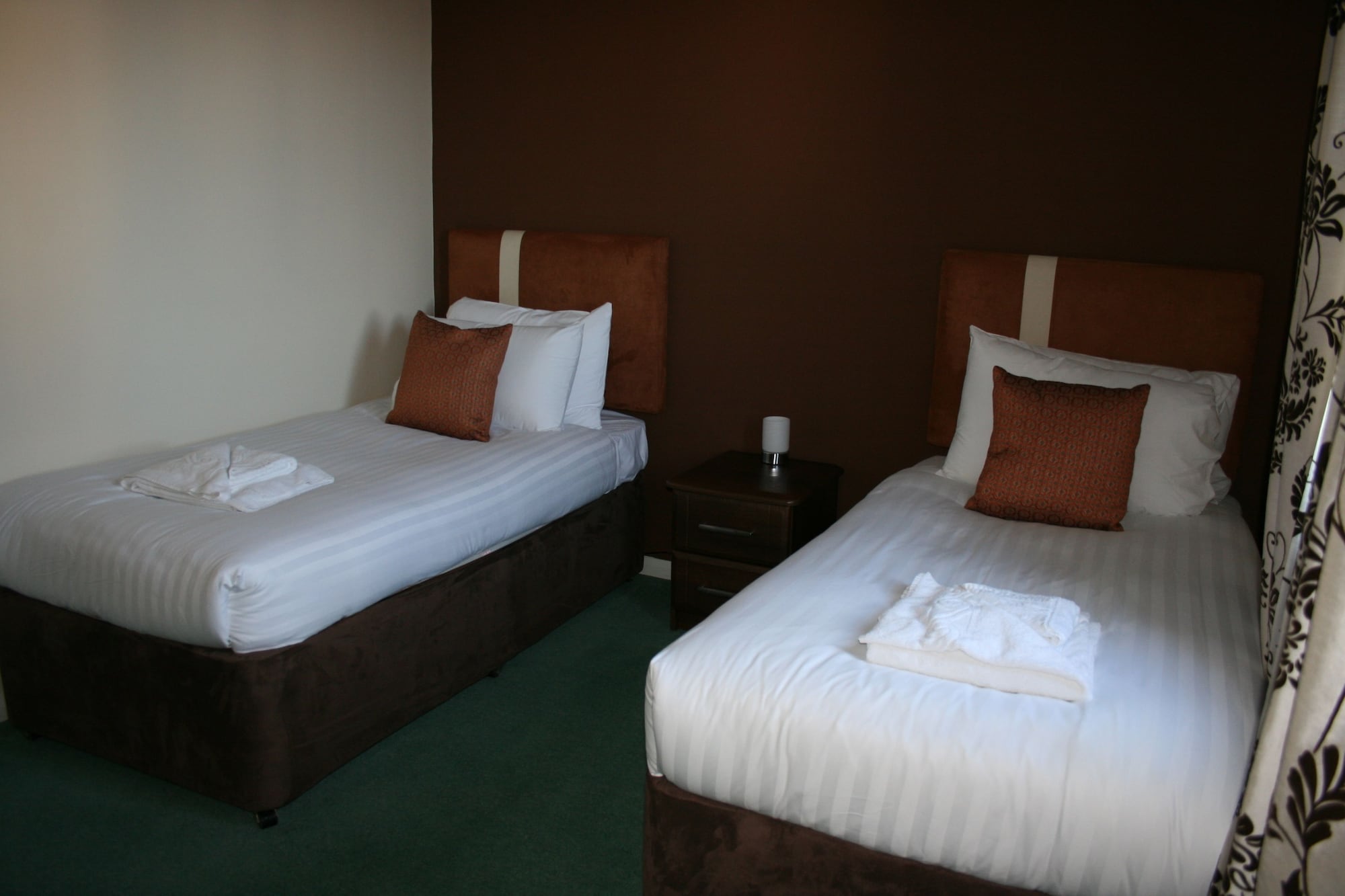Фото The Spires Serviced Apartments Aberdeen