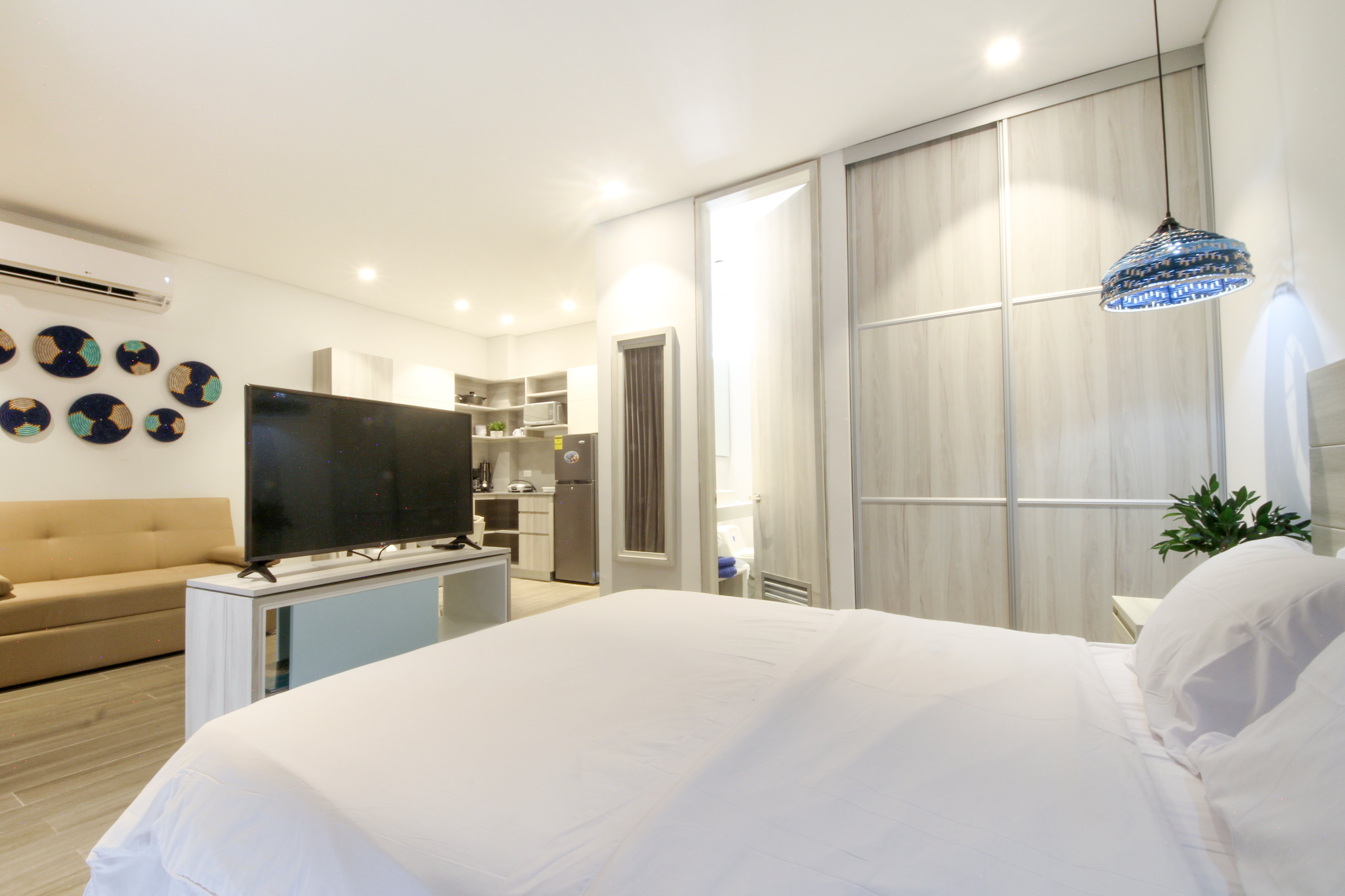 Фото Azure Lofts & Pool Hotel