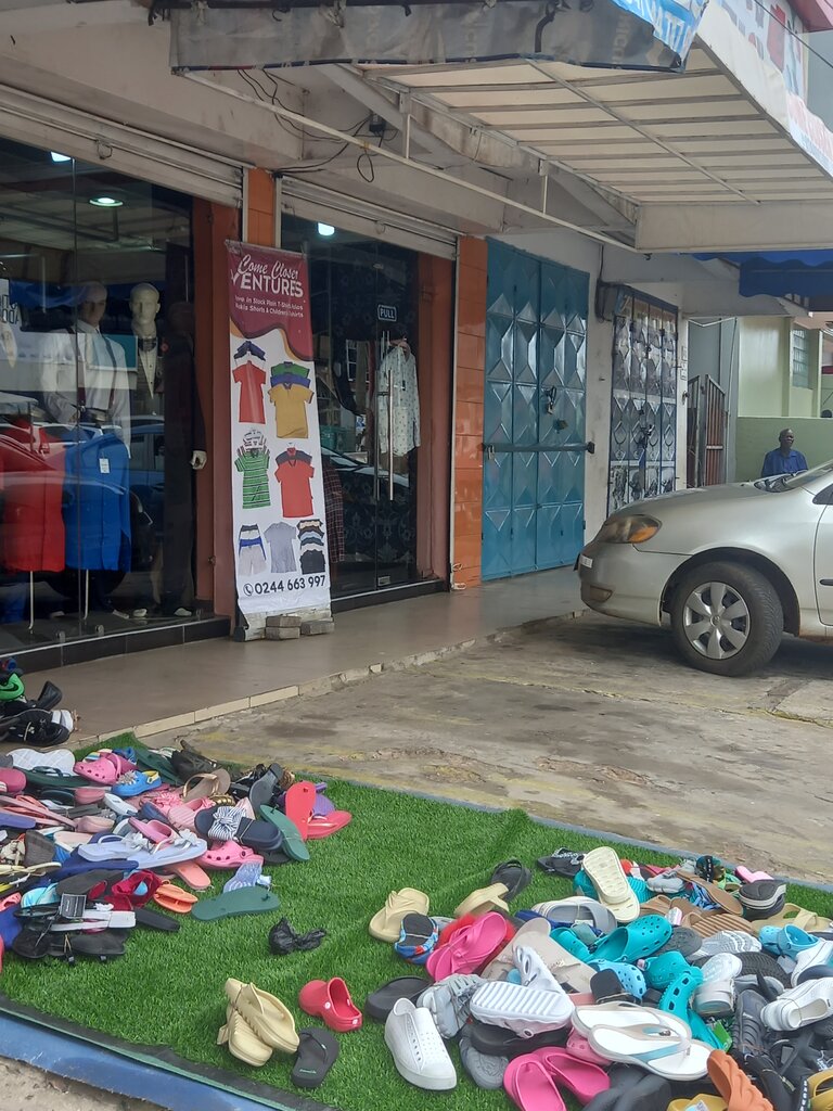 Clothing store Come closer enterprise, Accra, photo
